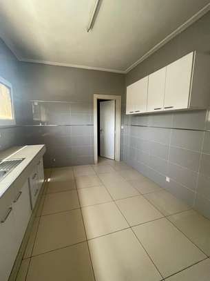 Appartement F4 à louer au Point E image 7