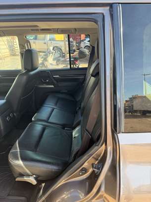 Mitsubishi pagero image 3