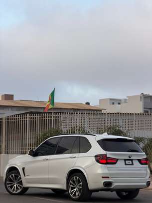 BMW X5 Pack M blanc feux LED avant puissant image 5
