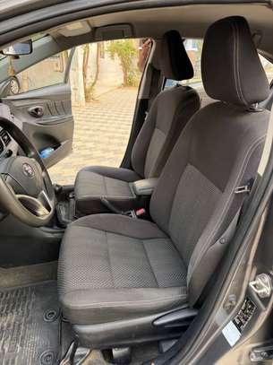 Toyota Yaris sedan image 5
