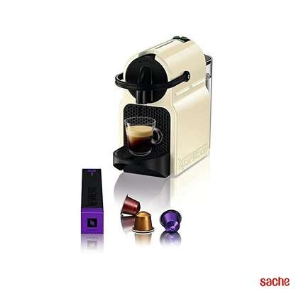 Machine à café Nespresso jamais déballée + capsules image 3