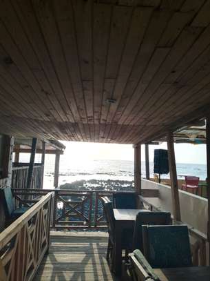 CHIC RESTAURANT PIED DANS L'EAU À VENDRE AUX ALMADIES image 9