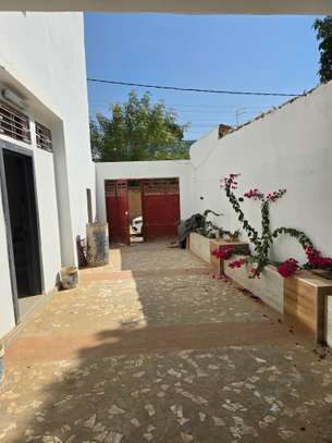 Propriétaire vend superbe villa a Saly image 6