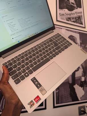 Lenovo Ryzen 5 11th/ 16gb /512gb /2gb dédiée graphique image 6