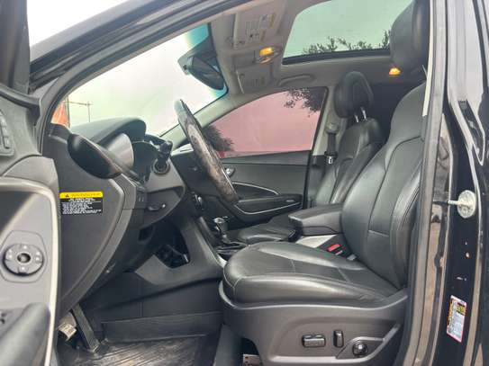 Hyundai Santafé venant 2018 full options 2.0L image 9
