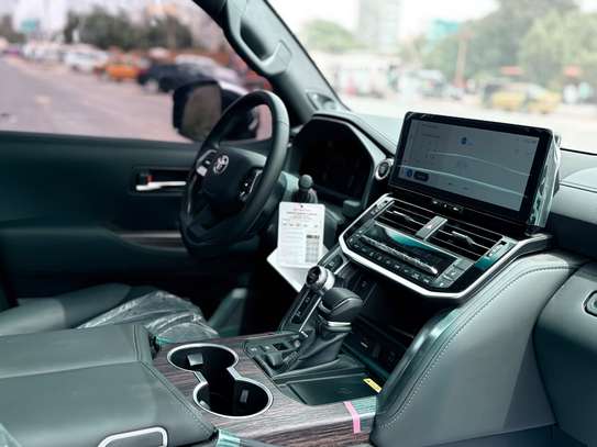 TOYOTA  LAND CRUISER LC300 VX-R 2026 image 12