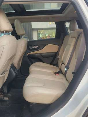 Jeep cherokee image 2