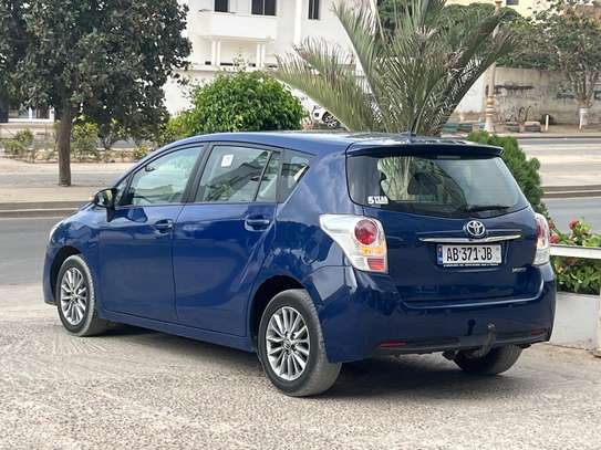 Toyota versso image 2