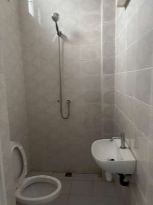 Chambres avec toilettes à louer image 2