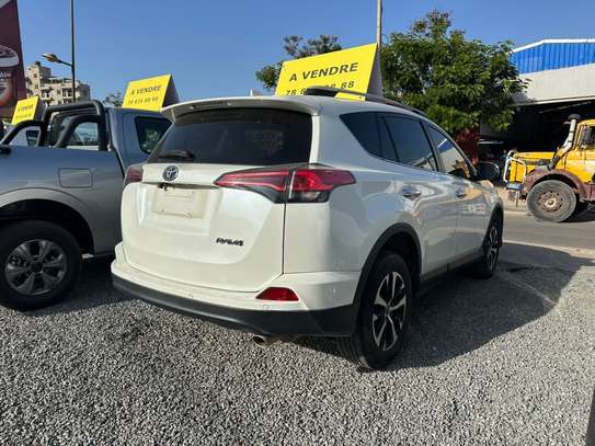 Toyota RAV4 image 10