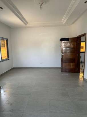 Propriétaire vend superbe villa a Saly image 15