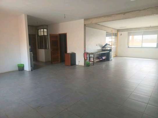 LOCATION ATELIER + PLATEAU BUREAUX image 4