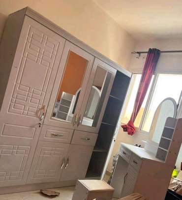 Armoire marron et blanc image 4