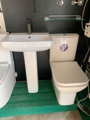Ensemble chaise anglaise et Lavabo complet image 5