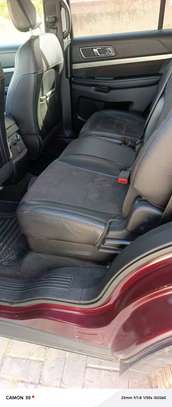 Ford Explorer image 3