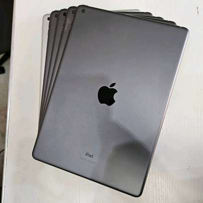 iPad 7th generation 128g image 7