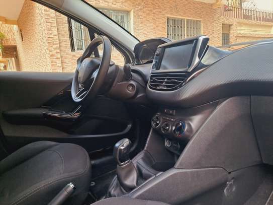 Peugeot 208 image 6