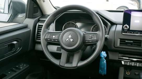 Mitsubishi double cabine 2026 image 9