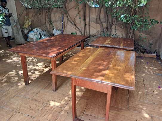 Lot de 6 tables en bois image 2