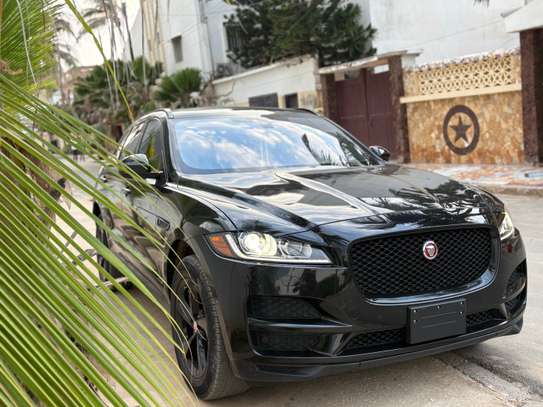 Jaguar F pace 2018 image 2