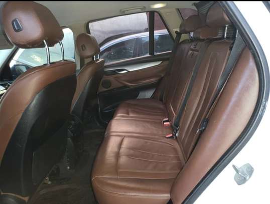 BMW intérieur cuir beige marron sièges ergonomiques image 3