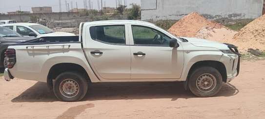 Mitsubishi L200 4x4 Blanc Pick-up Polyvalent image 5