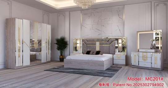 Chambre à coucher royale disponible image 13