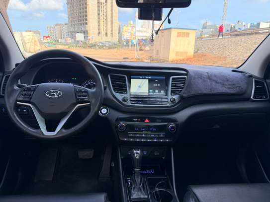 HYUNDAI TUCSON image 9
