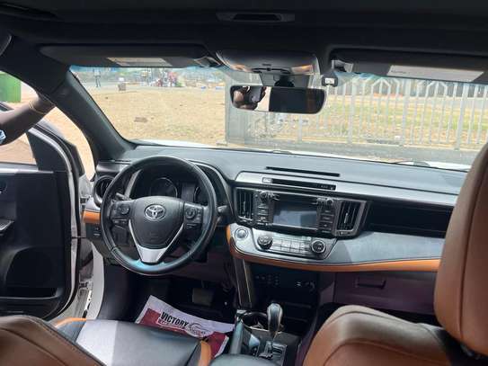 Toyota RAV4 2018 Full Option image 4
