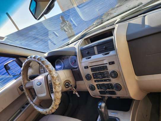 *FORD ESCAPE CARRÉ* Année : 2011 image 6