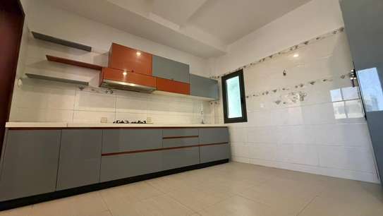 Appartement moderne lumineux avec grandes baies vitrées image 5