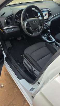 Hyundai Elantra 2017 image 4