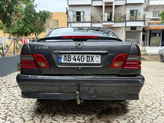 Mercedes benz e 200 image 8