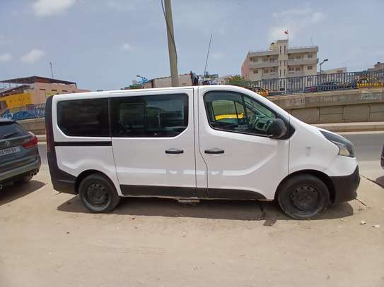 Ambulance Renault Trafic Année 2015 (URGENT) image 5
