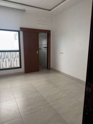 Appartement de 3 chambre lumineux a louer Almadie image 2