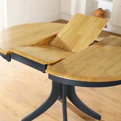 Table extensible bois massif pieds noirs moderne image 3