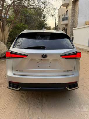 Lexus NX300H Année 2018 image 9