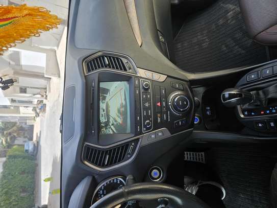 Hyundai santa-fe image 2