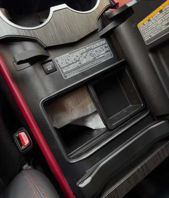 TOYOTA LAND CRUISER 300 GR Sport 2026 image 8