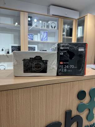 Sony Alpha 7 IV + Objectif Sony FE 24-270MM | F2.8 GM II image 2