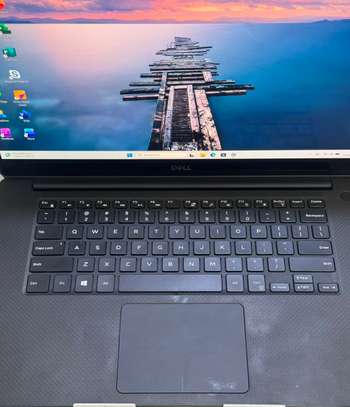 Dell xps 15 7590 image 4