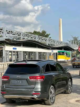 Kia Sorrento image 9