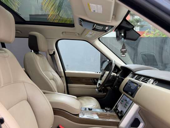 Range Rover HSE luxury image 8