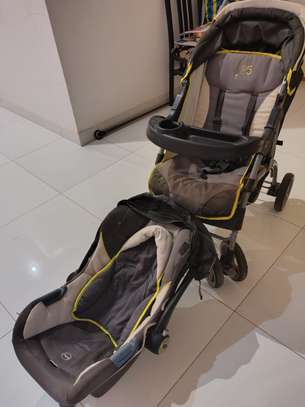 Vend poussette bebe + son siege auto image 2