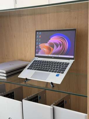 Hp Elitebook 830 G8 image 3