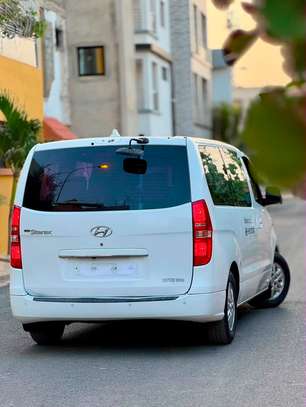 HYUNDAI GRAND STAREX 12 places image 8