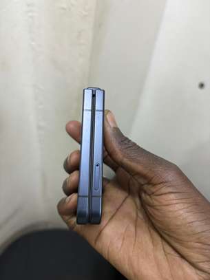 Samsung galaxy Zfip 7 256GB image 3