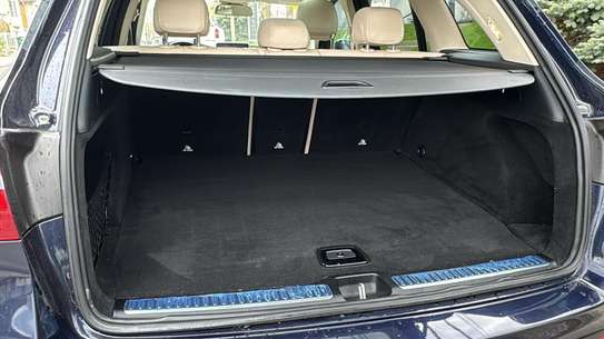 Mercedes Benz GLC 300 image 9