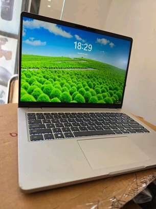 Dell Pro 14 image 7