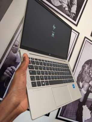 HP elitebook 830 g8 / i5 11th /256gb /16gb ram image 5